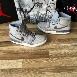 2018 Nike AirJordan Legacy Wolf Gray Sneakers AV3922-002